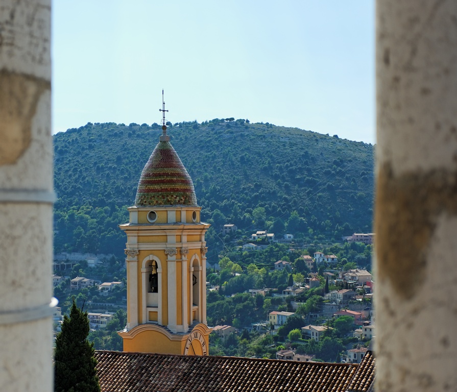 La Turbie - Eglise baroque vue depuis le Trophée d'Auguste